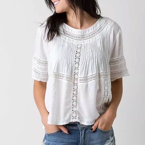 Amuse Society Tops - Amuse Society white Clove Top crochet detail from buckle size small